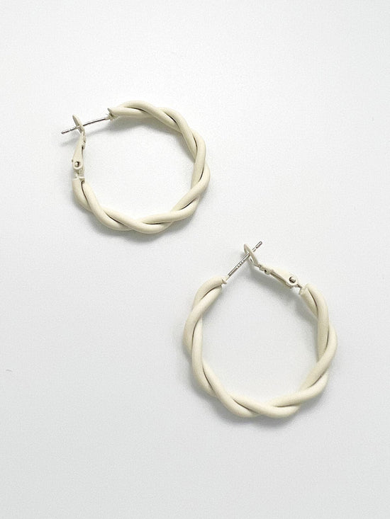 La vigne Everyday Hoop Earrings White